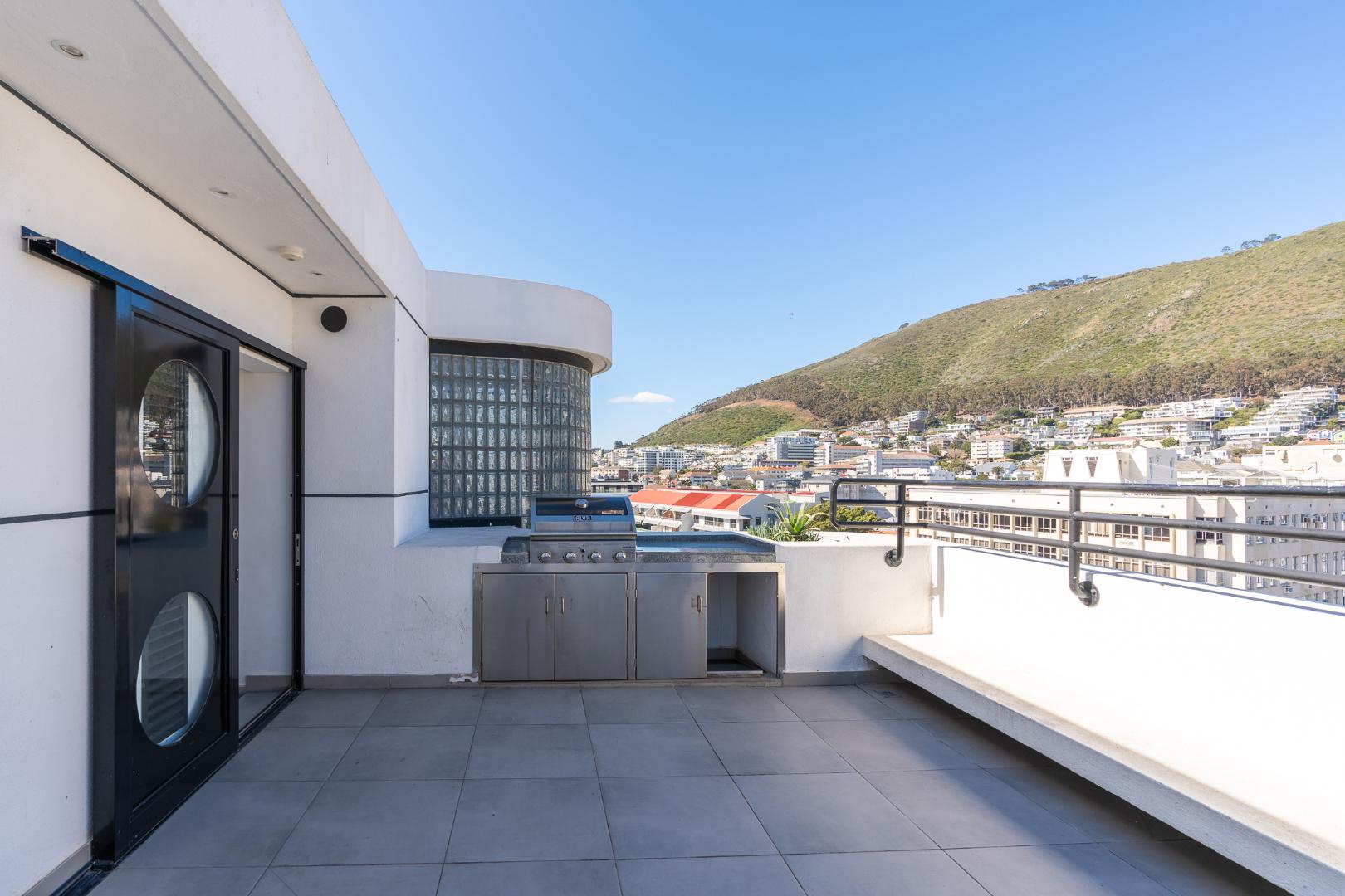 1 Bedroom Property for Sale in Sea Point Western Cape